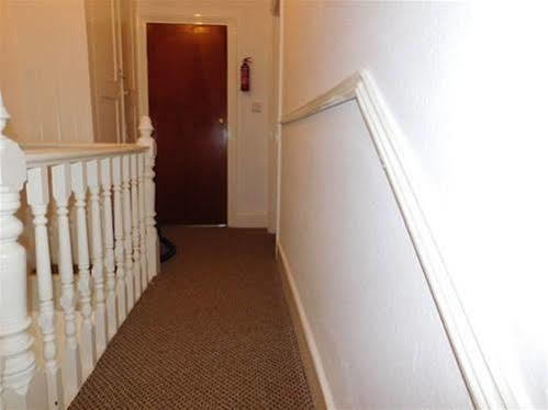 Spencer Inn Apartments Гарроу Екстер'єр фото
