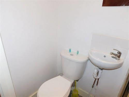 Spencer Inn Apartments Гарроу Екстер'єр фото