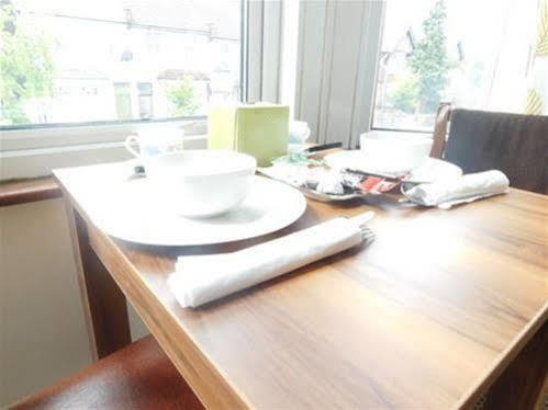 Spencer Inn Apartments Гарроу Екстер'єр фото