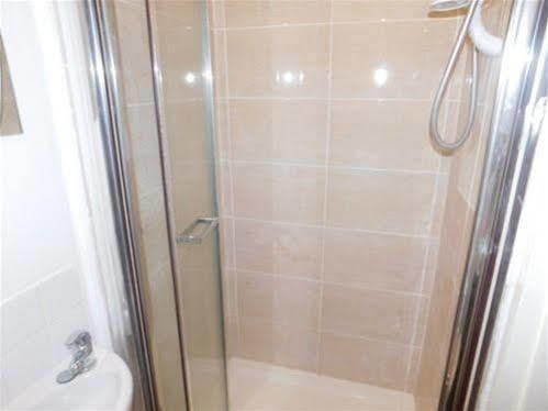 Spencer Inn Apartments Гарроу Екстер'єр фото